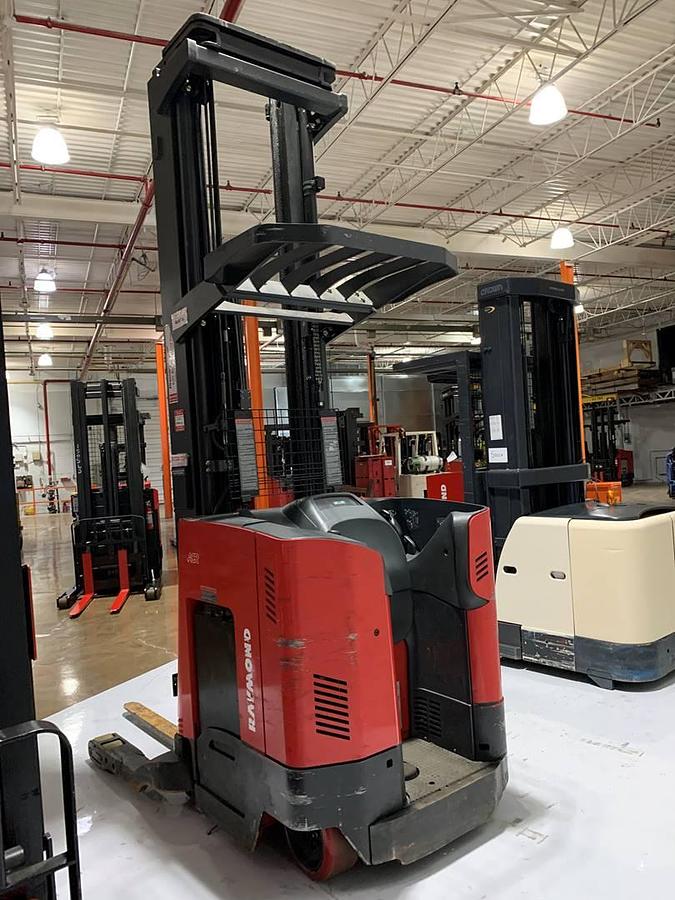 Rear view showing counterweight and operators compartment