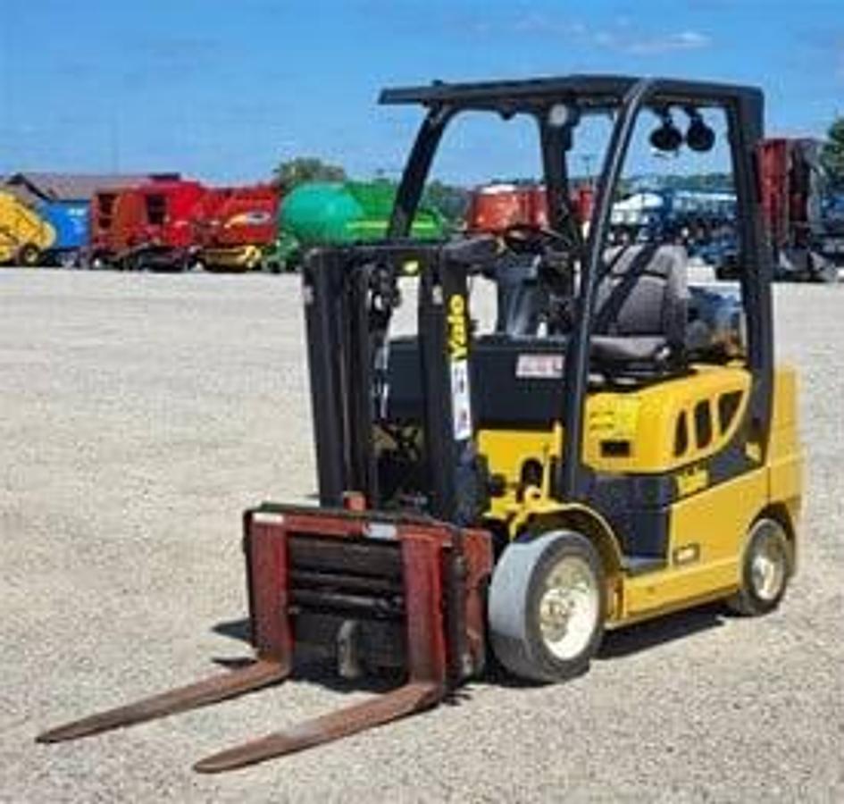 Front side angle of Yale GLC050LXNDAV062 LPG cushion forklift showing trucker’s mast, fork positioner, and cushion tires during Brampton deployment