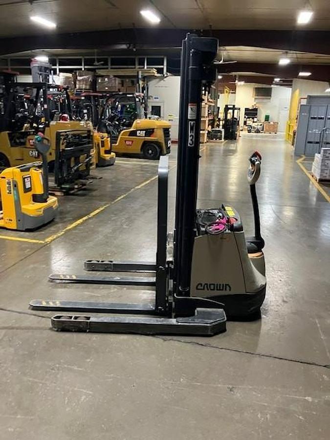 Opposite side view of 2016 Crown SX3000‑40 walkie stacker showing mast, chassis, and side‑shift carriage.