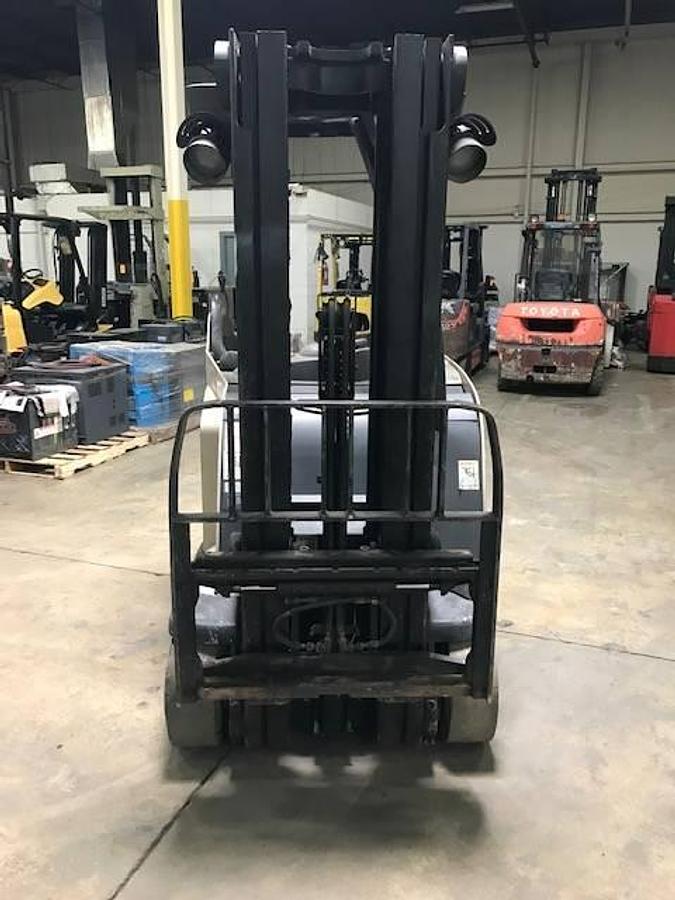 Crown RC5545-40 – front view – triple mast 190” – stand-up docker – EE-rated – CSA certified – freezer-ready – Brampton ON