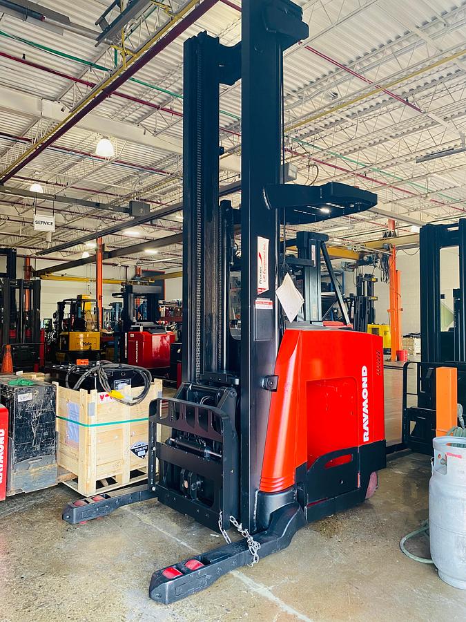 Opposite Front angled view showing mast rails and reach mechanism