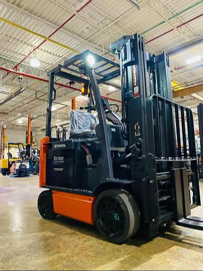 Opposite side view of 2016 Toyota 8FBCU20-COMP electric forklift – CSA-ready 4,000 lb compact chassis with 189” triple mast, side shift, and cushion tires shown reconditioned with new 36V battery upgrade option available in Brampton ON – Premier Lift Equipment