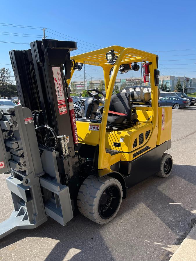 Hyster S120FTPRS – close front angle – marble clamp, mast rails, and cushion tires – CSA-certified propane forklift – Brampton ON