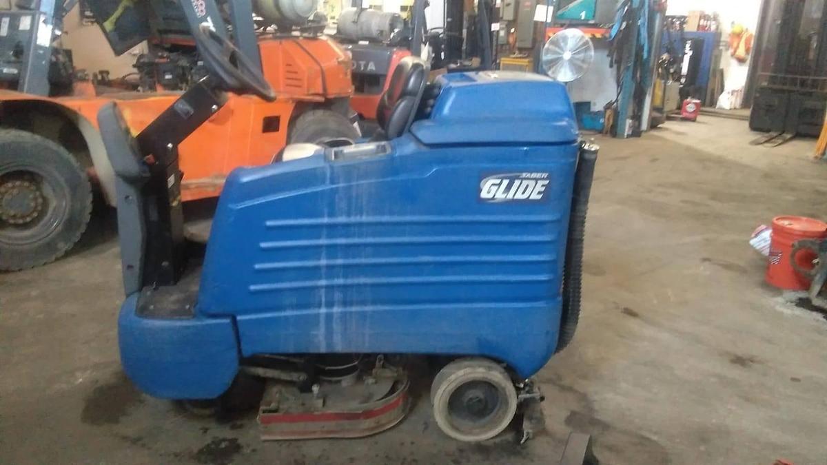 CSA-Certified Windsor SG28 Electric Floor Scrubber – 28” Walk-Behind – Battery Included – Brampton Ontario