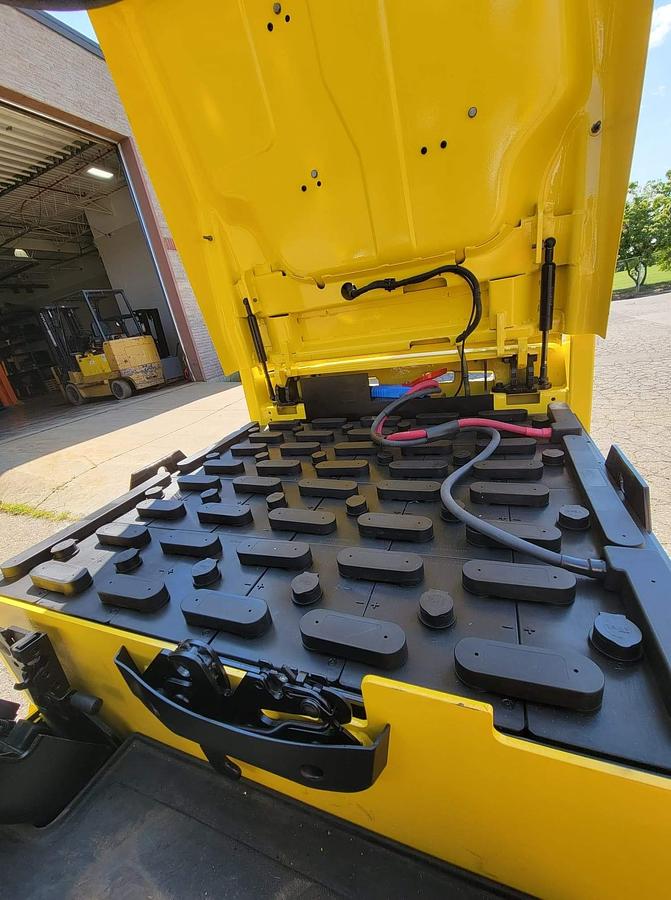 Hyster E60XN – battery compartment open – 36V electric system – CSA electric forklift – Brampton ON