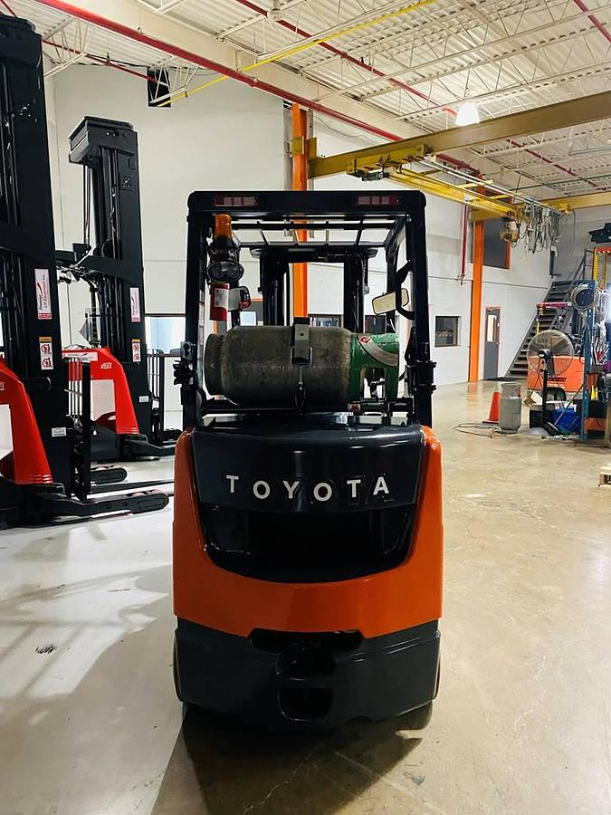Toyota 8FGCU25 – direct rear view – counterweight, safety decals, and propane bracket – CSA-certified cushion tire forklift – Brampton ON