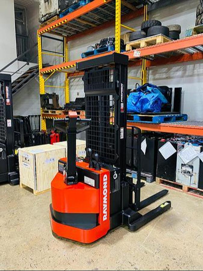2018 Raymond RSS40 Electric Walkie Stacker | Side Shift | CSA Certified | Battery & Charger Included | Brampton ON | Export Ready