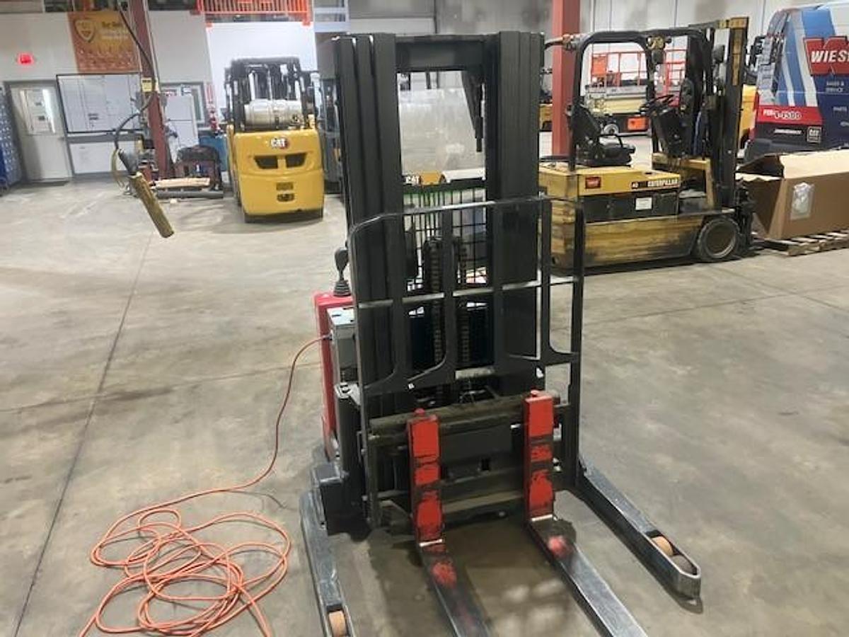 Raymond RSS40 – direct front view – tapered forks, adjustable straddle legs, and mast carriage – CSA certified walkie stacker – Brampton ON