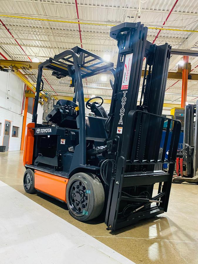 2015 Toyota 8FBCU32 electric forklift side angle view clamp ready hydraulics