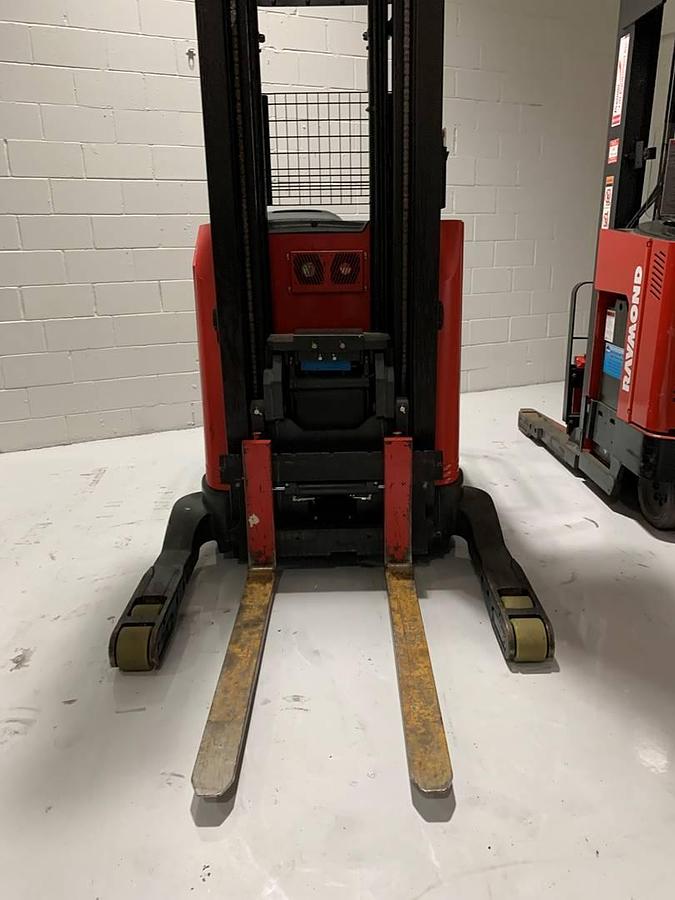 Front angled view showing mast rails and 42” fork tips