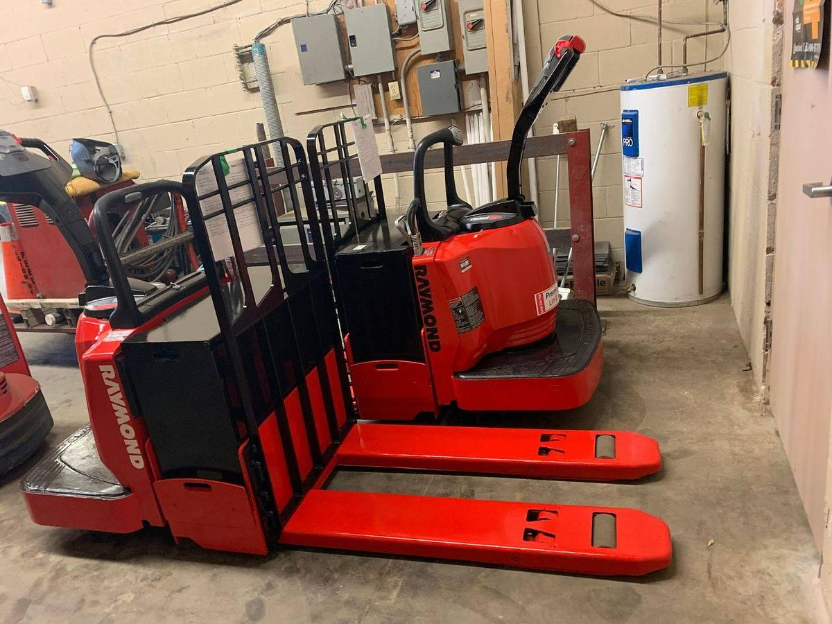 Raymond 8410 – full side profile – tapered forks and rider deck – CSA certified electric pallet jack – Brampton ON