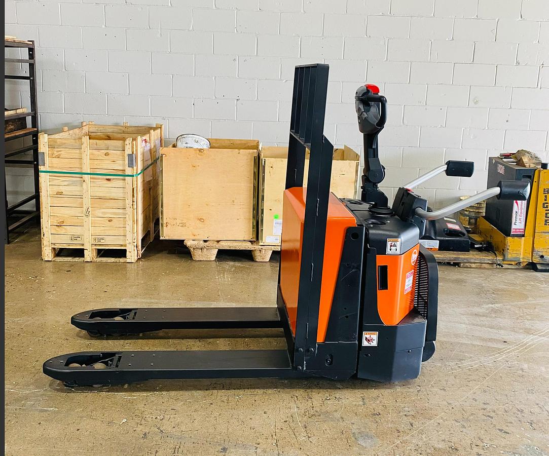 2022 BT LPE200Z walkie rider pallet jack side view – CS platform – 4,400 lb capacity – chassis‑only – CSA‑ready