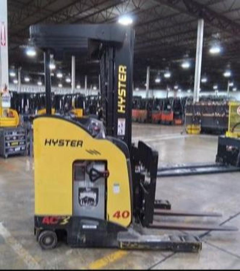 Side view of Hyster N40ZR2 electric reach truck – CSA-certified 4,000 lb narrow aisle unit with 191” triple mast, side shift carriage, and stand-up operator station – Premier Lift Equipment Brampton ON