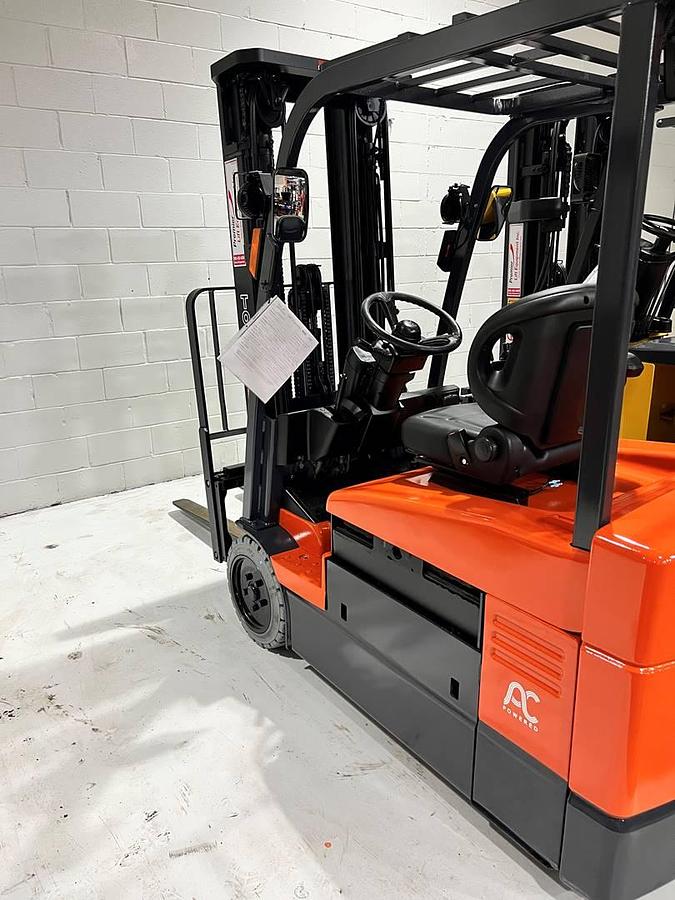 Back angled side view showing counterweight 