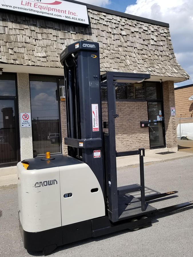 2016 Crown SP3520‑30 CSA Order Picker with 240” triple mast in Brampton ON