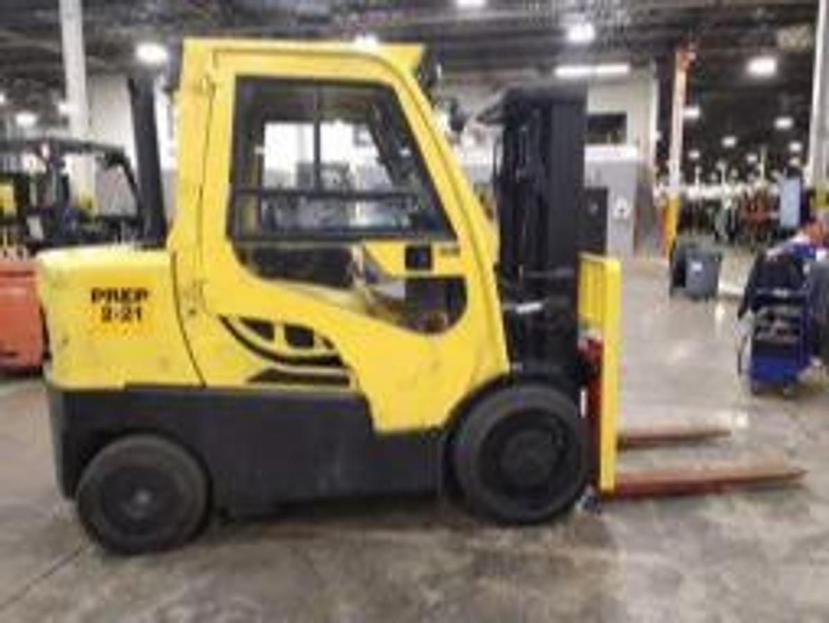 CSA-Certified 2021 Hyster S155FT Diesel Forklift – Passenger Side Profile with 2-Stage Mast and Forks