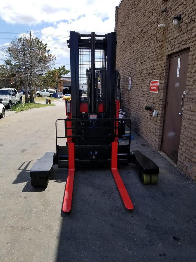 Front view of Mast, straddle legs and fork tips