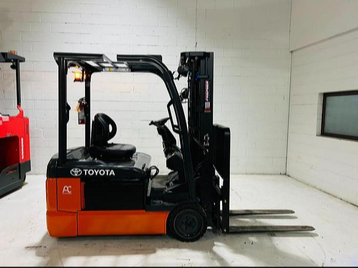 Side profile of refurbished 2023 Toyota 8FBE20U electric forklift showing 189" mast, side shift carriage, and non-marking cushion tires during Mississauga deployment