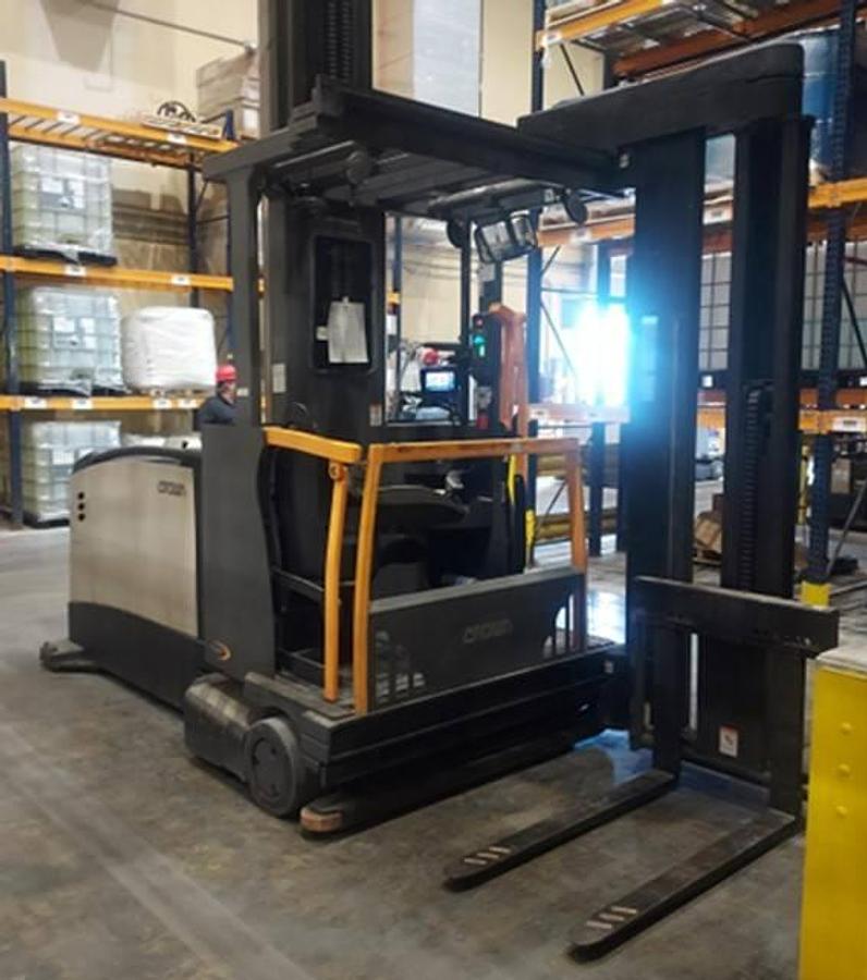 Crown TSP7000-33 – front angle view – swing-reach carriage and MonoLift mast – CSA turret forklift – Brampton ON