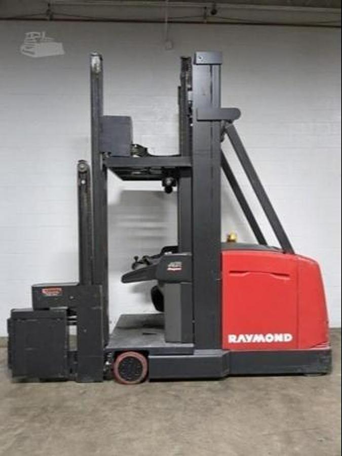 Raymond 960-CSR30T – full side profile – operator cab and turret mast – CSA certified electric forklift – Brampton ON