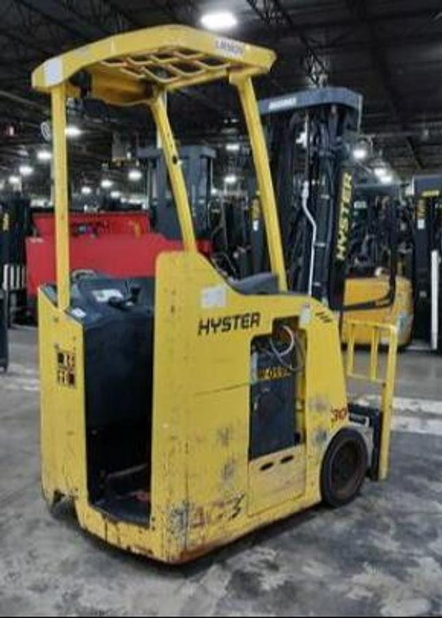Rear angle view of Hyster E30HSD3-16 forklift – CSA-certified electric docker with counterweight panel, stand-up operator cab, and indoor tread tires – Premier Lift Equipment Brampton ON