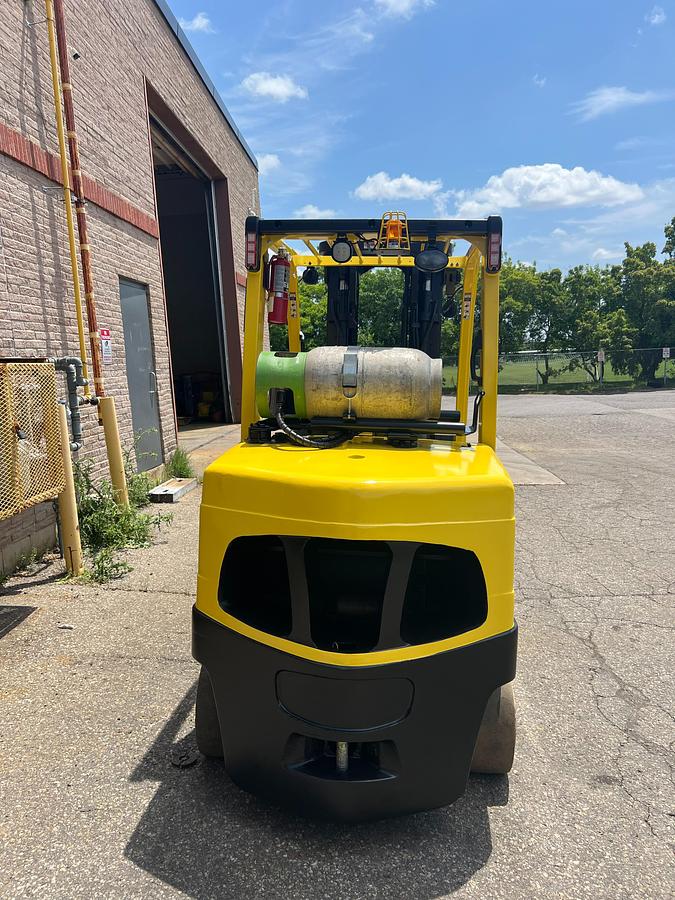 Hyster S120FT – rear view – counterweight, safety decals, and non-marking cushion tires – CSA-certified propane forklift – Brampton ON