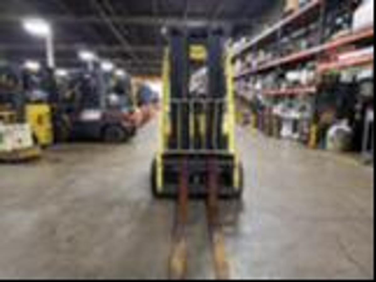 Hyster S60FT – direct front view – forks, mast rails, and cushion tires – CSA-certified propane forklift – Brampton ON