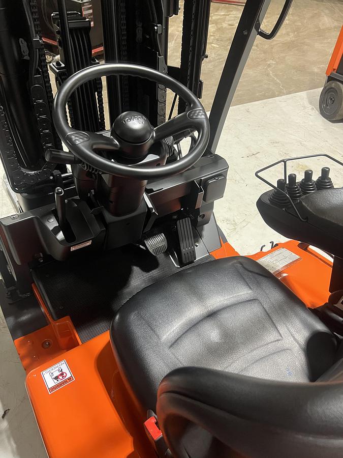 Used 2014 Toyota 7FBEU20 | 3 Wheel Electric Forklift | Quad Mast | 4,000 lb | CSA Certified | Brampton ON
