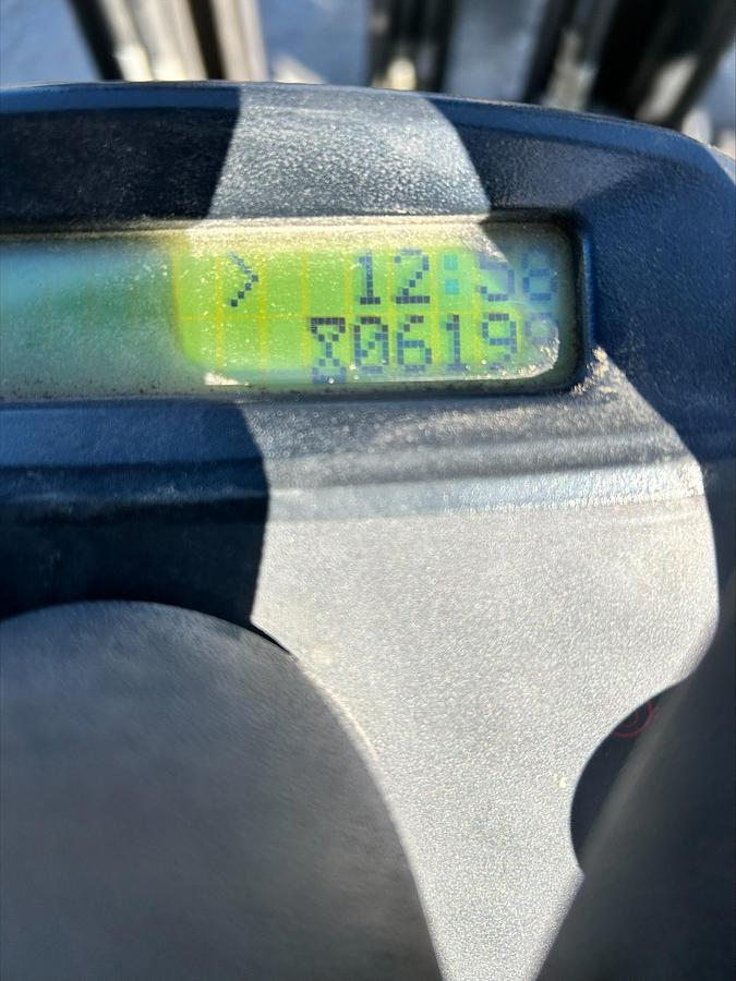 “Hyster H70FT forklift hour meter display – 6,196 operating hours, fleet‑maintained LPG forklift – Brampton ON”