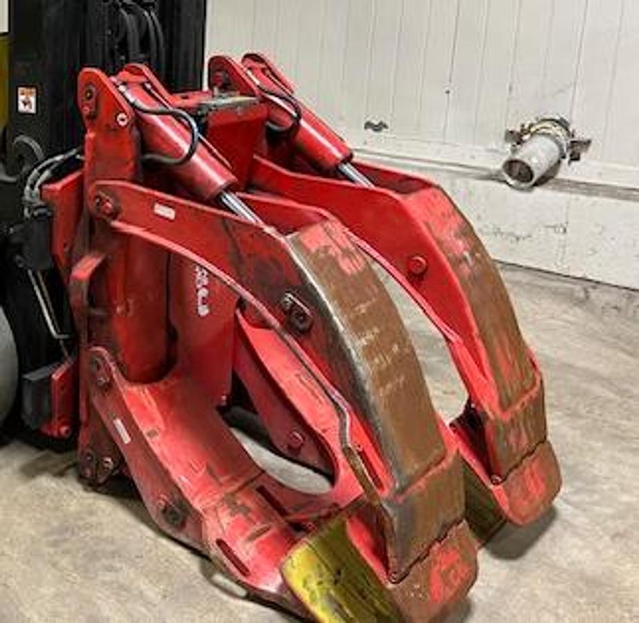 Alternate side view of Bolzoni paper roll clamp attachment showing 180° rotation arms and reinforced frame for secure roll handling in industrial applications