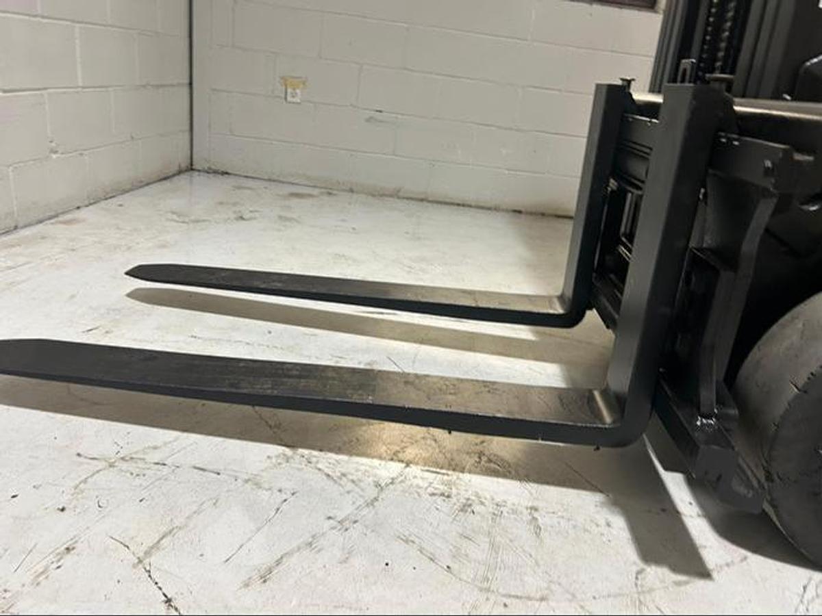 Forks on Budget Hyster J30XMT older electric forklift, non‑CSA.