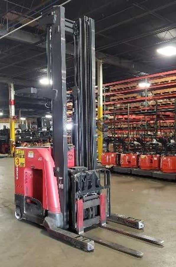 2018 Raymond 750‑DR32TT front angle – forks, pantograph reach, and 3‑stage mast – CSA‑ready 36V deep reach forklift – Brampton ON