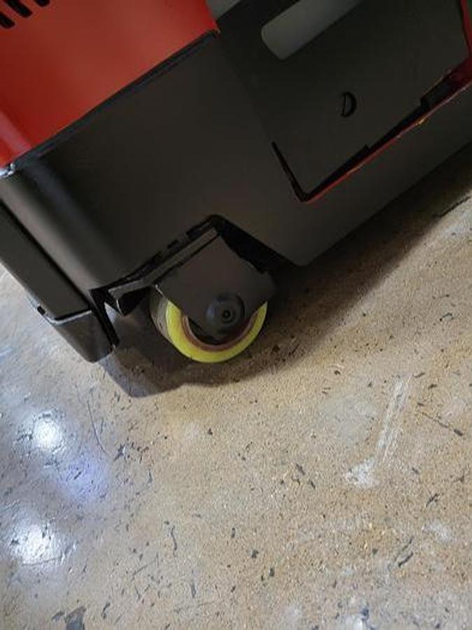 non mark poly caster for smooth turning