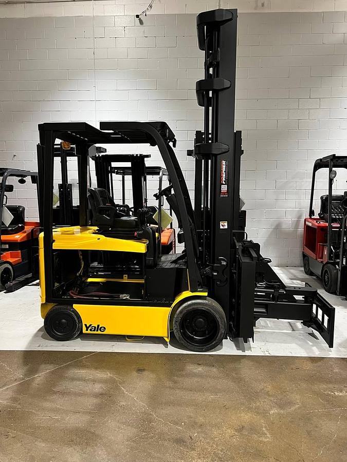 Sold-Yale-ERC065VG-CSA-Turret-Truck-3,000lb-258”-Lift-BramptonON