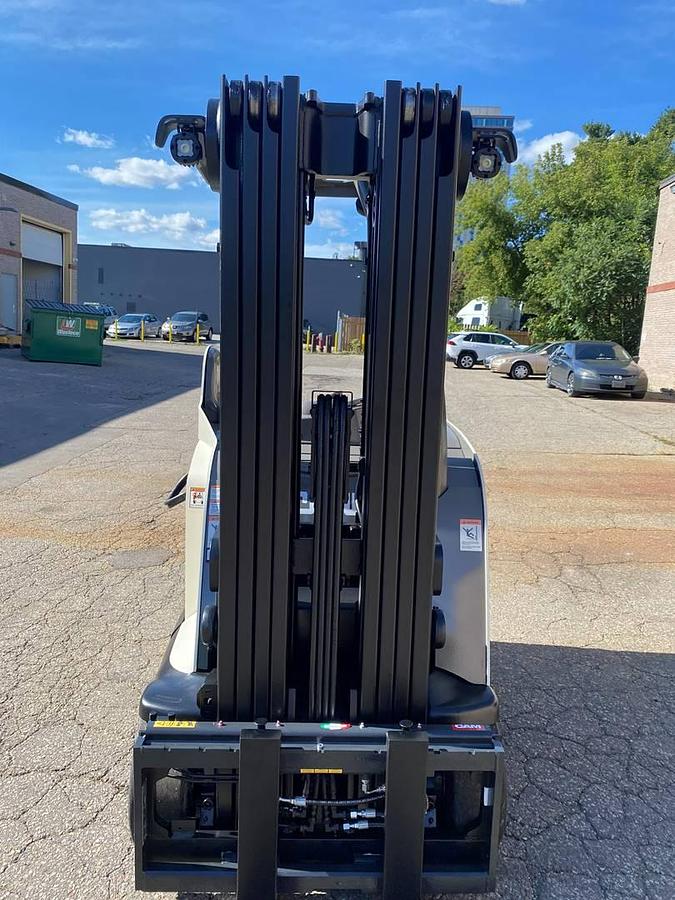 Crown RC5545-40 – quad mast 260” – high-reach electric docker – CSA certified – Brampton ON