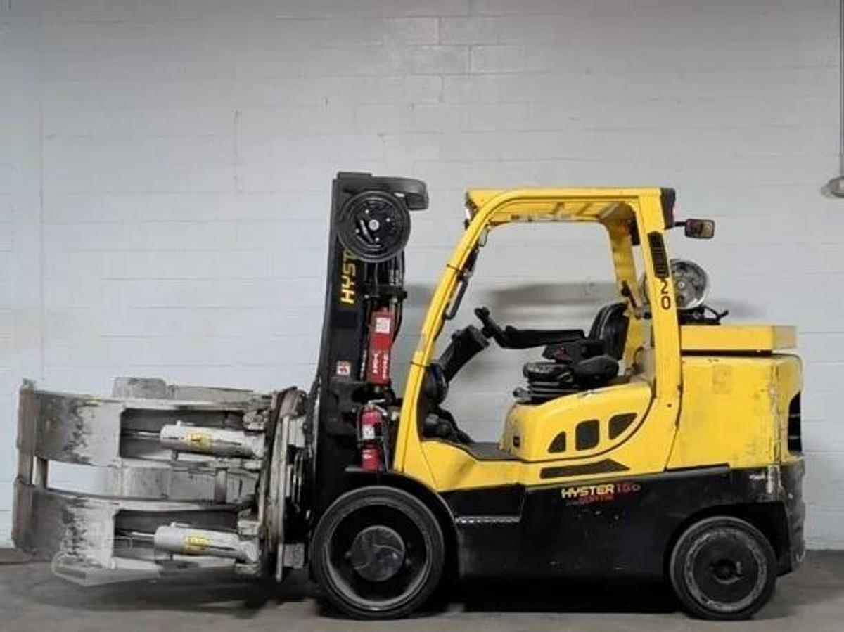 “2019 Hyster S155FT opposite side view – triple stage mast – 15,500 lb indoor forklift”