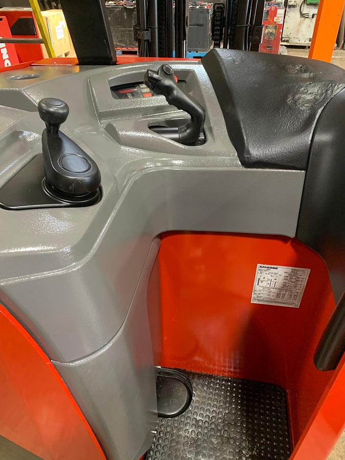 Raymond 425-C50TT – operator station close-up – side-stance controls and steering – stand-up counterbalance forklift – CSA certified – Brampton ON