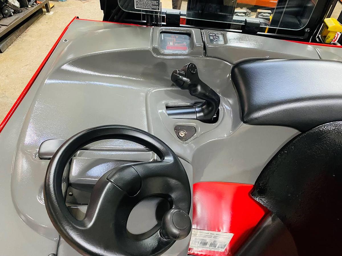 Operator compartment view showing stand-up controls and ergonomic handle side- stance