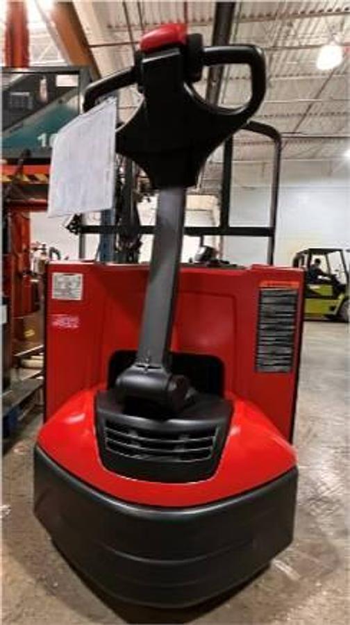 Raymond 8210 – rear view – handle-mounted throttle, battery compartment, and built-in charger – CSA certified walkie pallet jack – Brampton ON