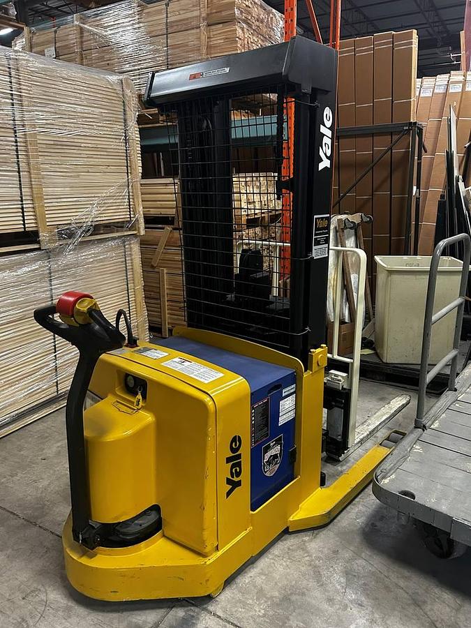 2010 Yale MRW030LEN24TE083 Electric Walkie Reach Stacker | Triple Mast | Side Shift | CSA Certified | Brampton ON | Export Ready