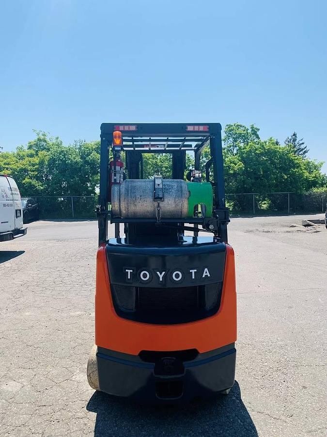Toyota 8FGCU25 – direct rear view – counterweight, safety decals, and propane bracket – CSA-certified cushion tire forklift – Brampton ON