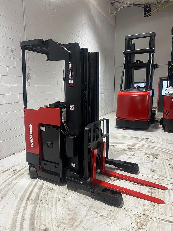 “Raymond 31I‑R45TT stand‑up reach truck side view – 36V electric, reach carriage, warehouse forklift – Brampton ON”