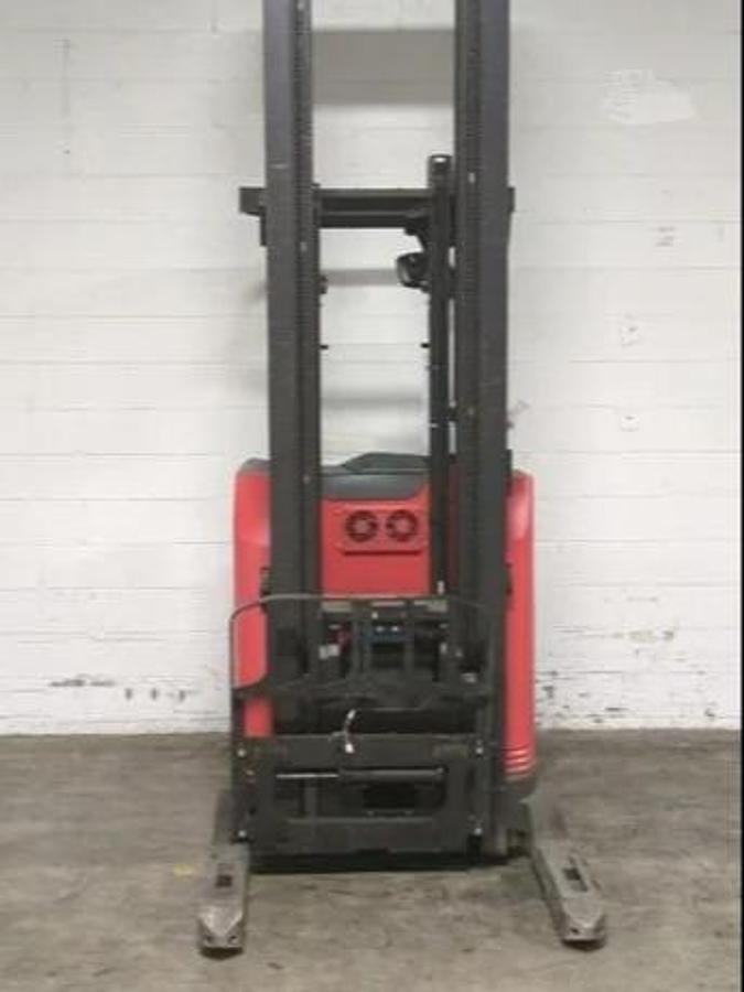 Raymond 750-R45TT – direct front view – 42” forks, reach carriage, and mast – CSA/MOL certified high-lift reach truck – Brampton ON