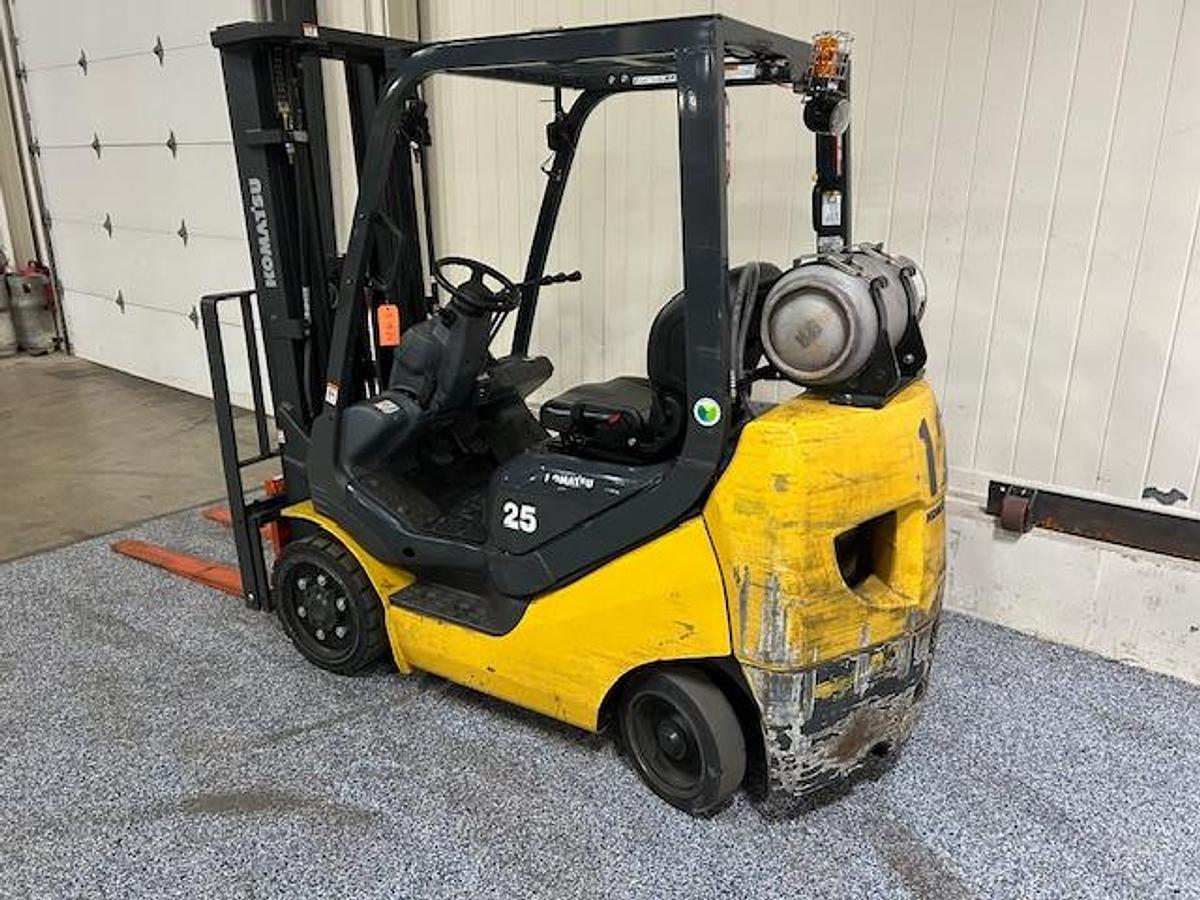 2021 Komatsu FG25ST-16 propane cushion forklift – 5,000 lb capacity – triple mast 188” – side shift – CSA certified – Brampton ON