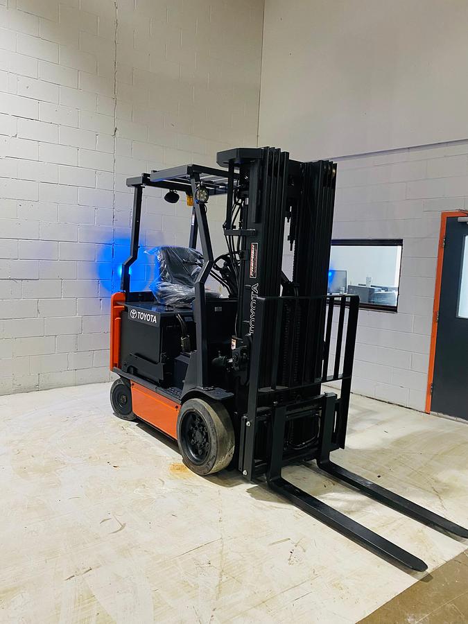 Opposite Front angled view showing mast rails and 42” fork tips