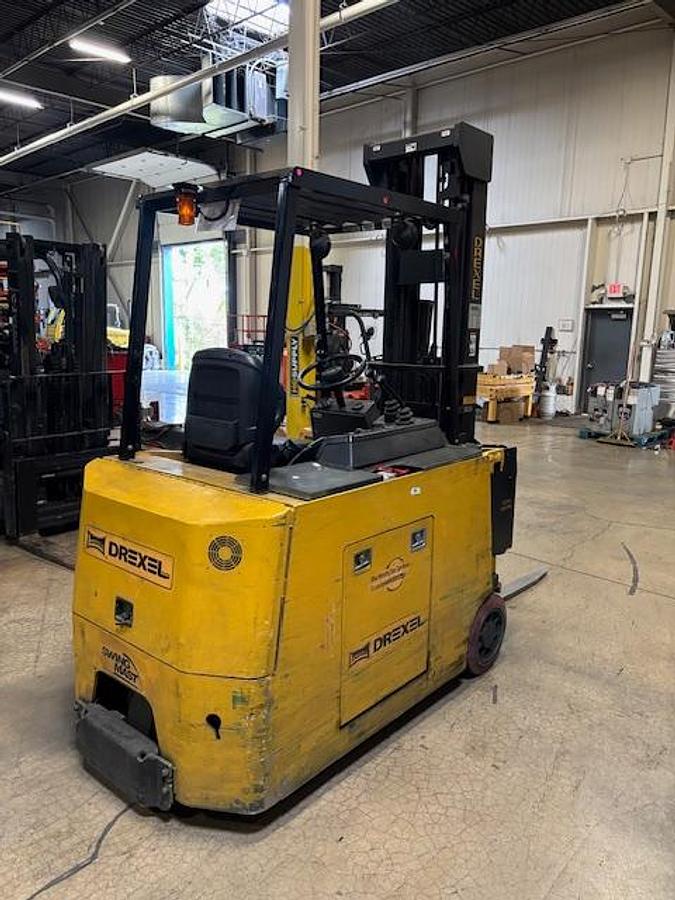 Drexel SLT30 – rear angle view – counterweight, battery compartment, CSA/MOL decals – swing mast electric forklift – Brampton ON