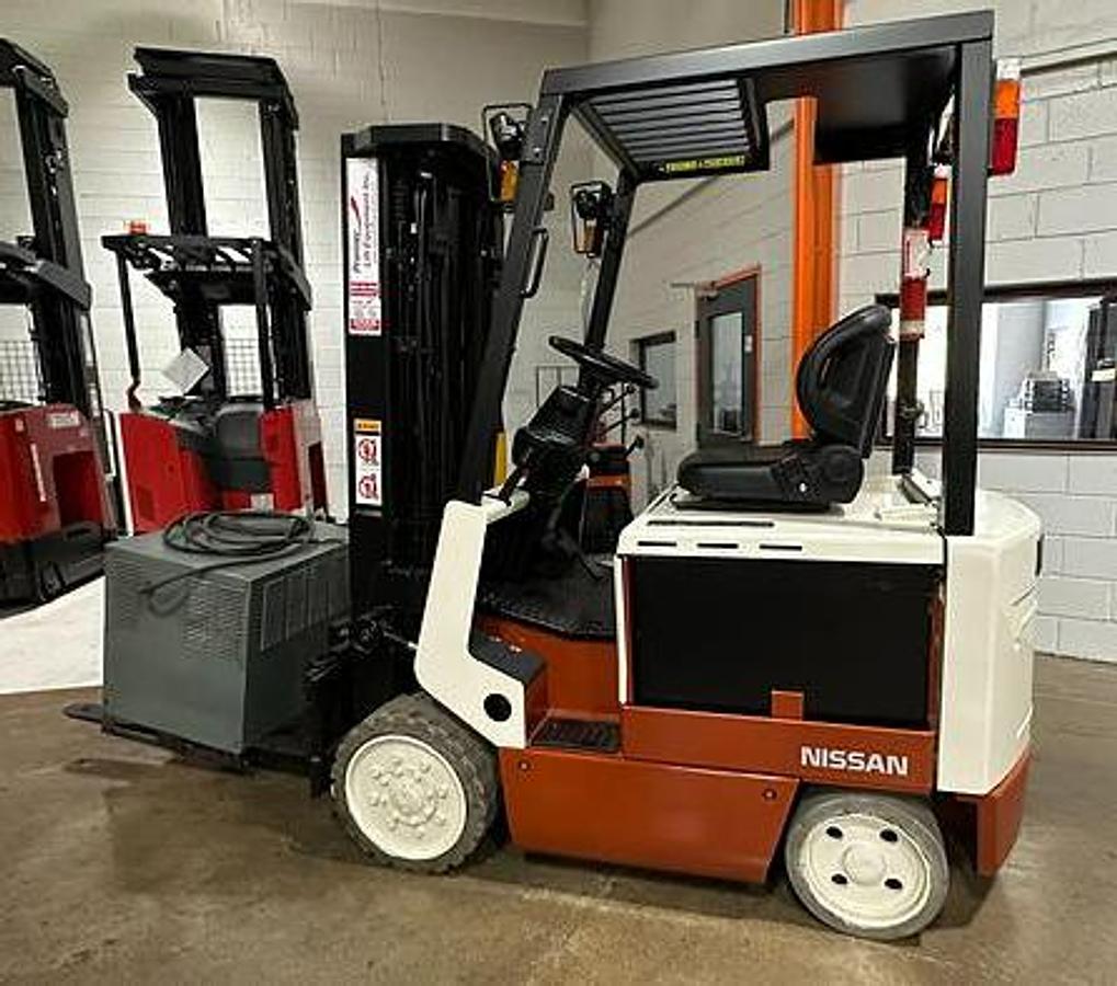 Budget Nissan CWP02L25S 4‑wheel electric forklift, older non‑CSA unit for light‑duty indoor work.