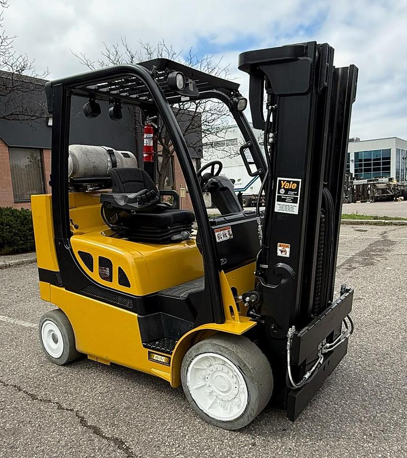 2015 Yale GLC080VXNTSE086 CSA propane forklift Brampton 8000 lb 188” triple mast box car special side shift cushion tires clamp-ready UL/EE fire-safe export-certified