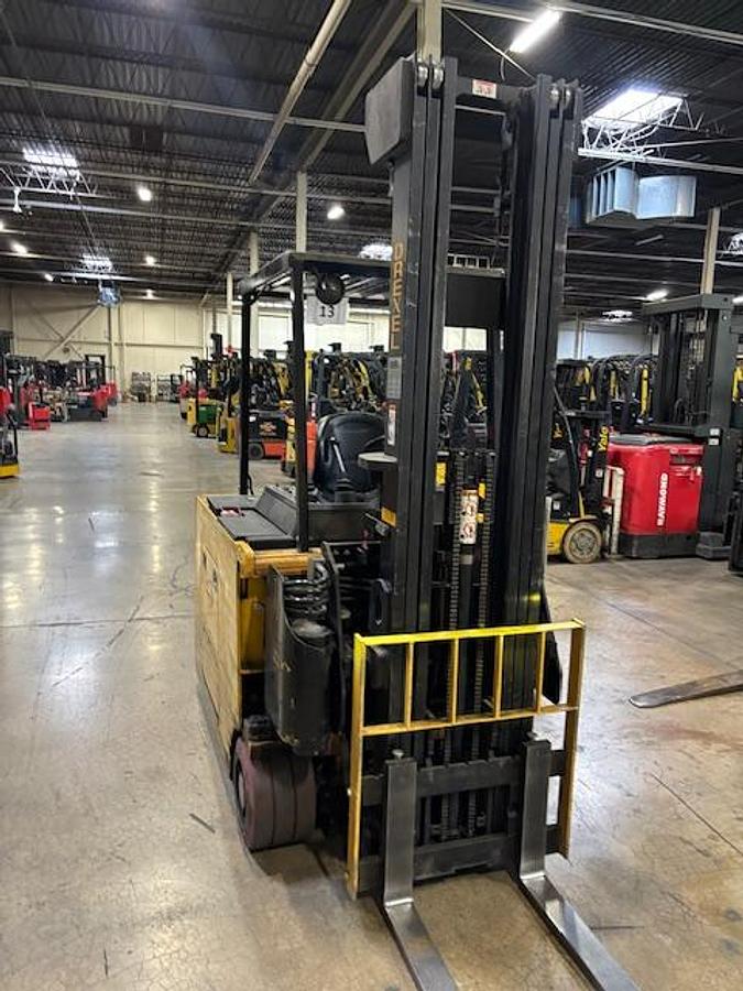 Drexel SLT30 – front view – triple mast, swing turret, side shift forks – CSA-certified VNA forklift – Brampton ON