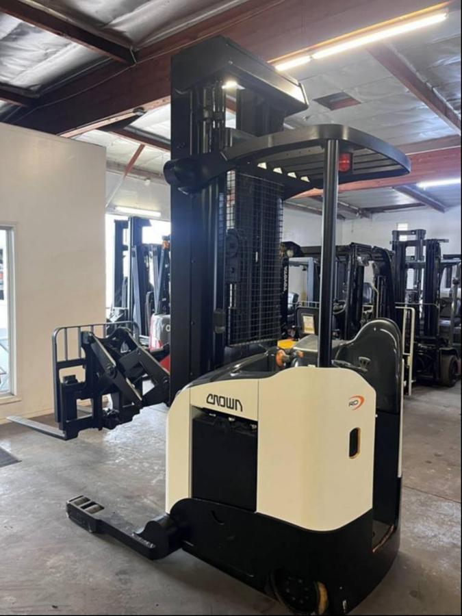 2019 Crown RD5795S-32 CSA deep reach forklift Brampton 3200 lb 249” triple mast pantograph freezer-compatible export-certified